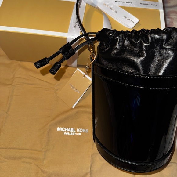 Audrey Medium Patent Leather Bucket Bag (Michael Kors Collection) - Picture 1 of 9
